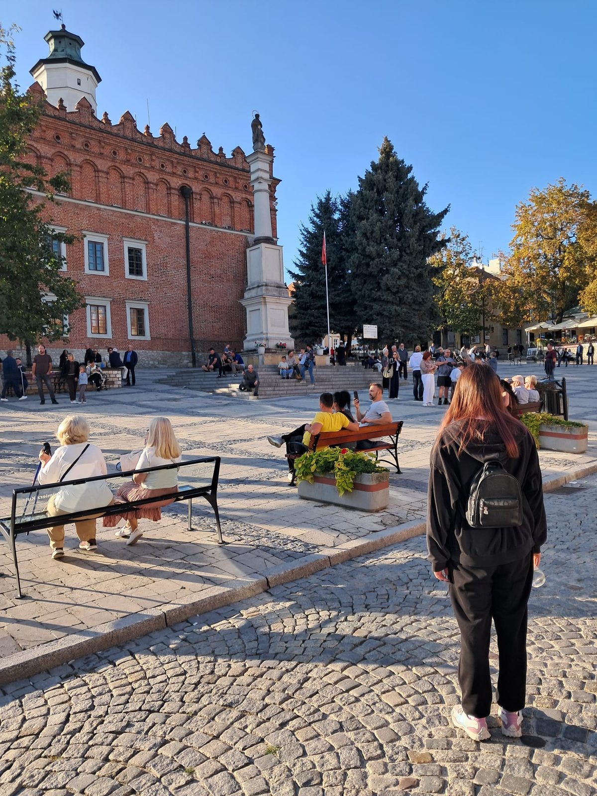 Fotorelacja z&nbsp;września – jesienne wycieczki, nowe miejsca i&nbsp;codzienna samodzielność w&nbsp;programie AOON w&nbsp;Radomiu